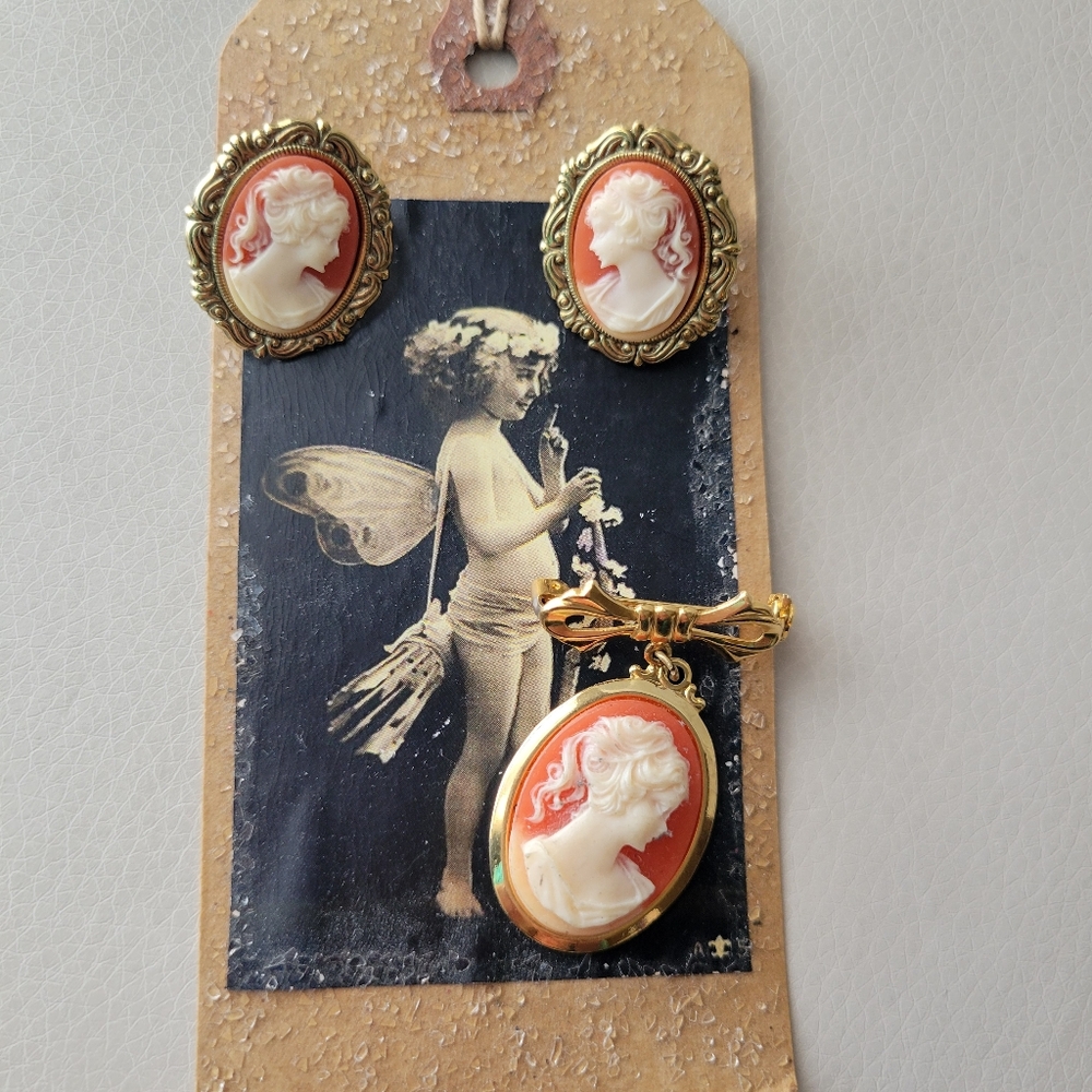 Elegant Cameo Demi Parue ~ Brooch & Pierced Earrings ~ Pretty! ~ Vintage Style